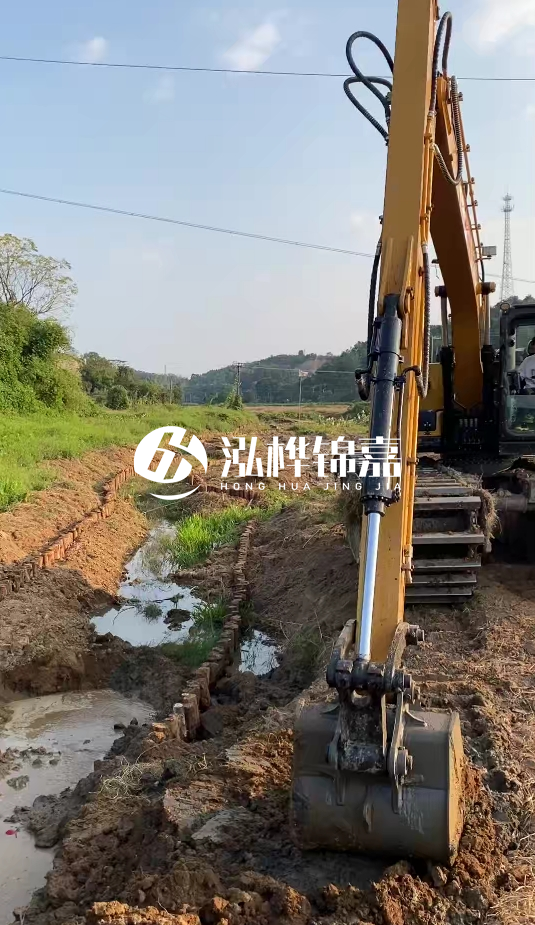 青島河道清淤專業(yè)施工-水挖機清淤適合哪些河道狀況？